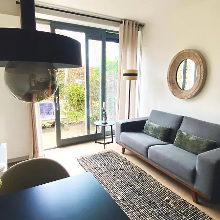 アパート The East Wing