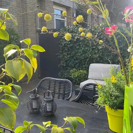 The East Wing アパート