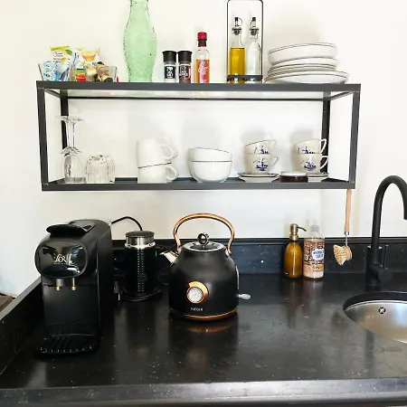 アパート The East Wing *