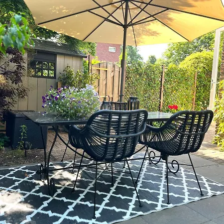 The East Wing アパート