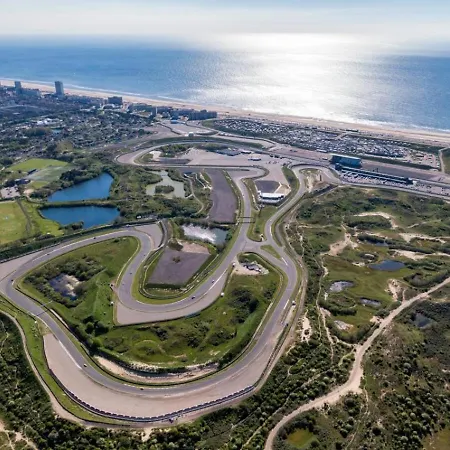 アパート The East Wing *